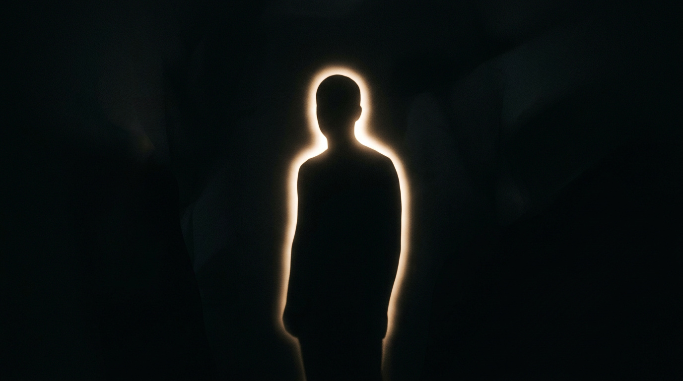 Silhouette de masque en lumière douce représentant l'anonymat